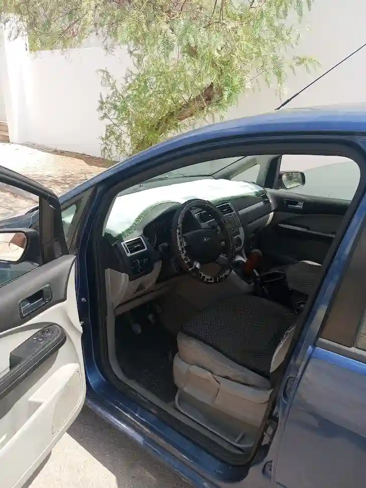 Ford Focus Cmax 1 6 Tdci à Ariana - Vue 4