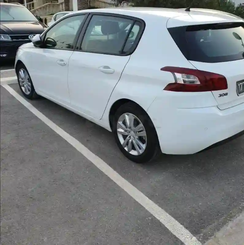 Peugeot 308 Essence 2014 - Vue 4
