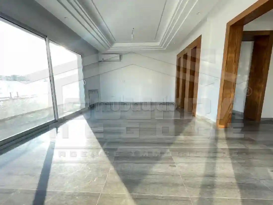 A Louer un Joli Appartement à ain Zaghouan Nord - Vue 3