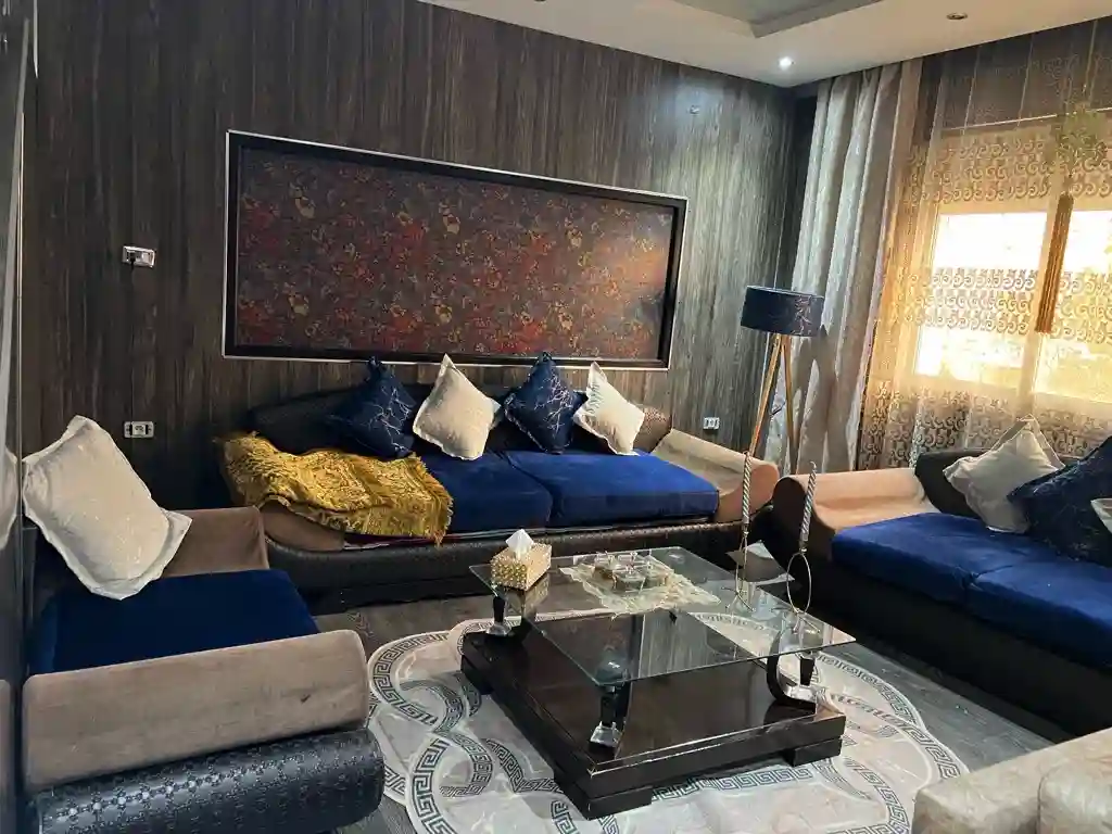 Salon Luxueux un Vrai Bijoux en Gold et Bleu Royale et Beige - Vue 1