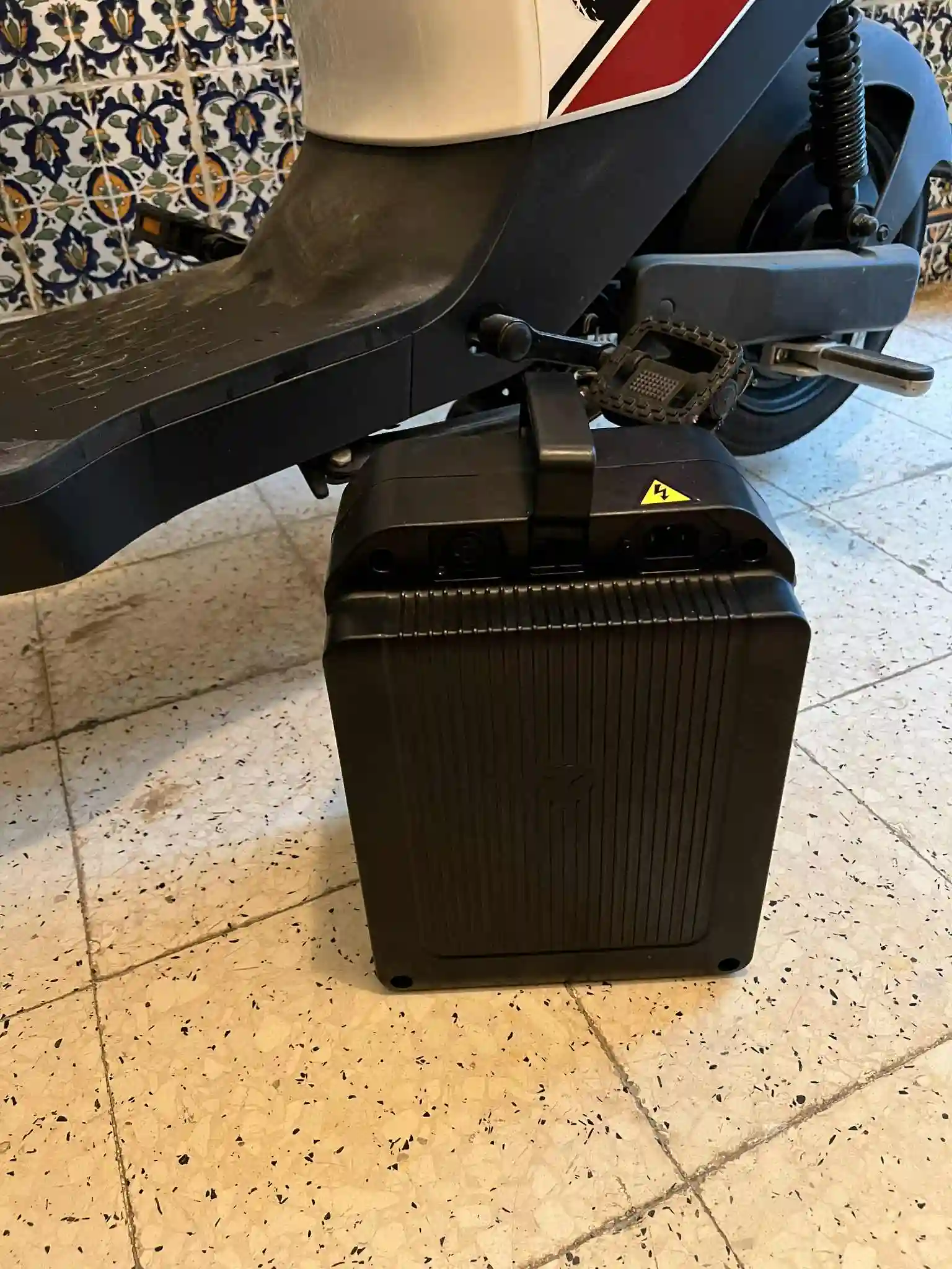 Moto Electrique Vadea à Bab Menara - Vue 1