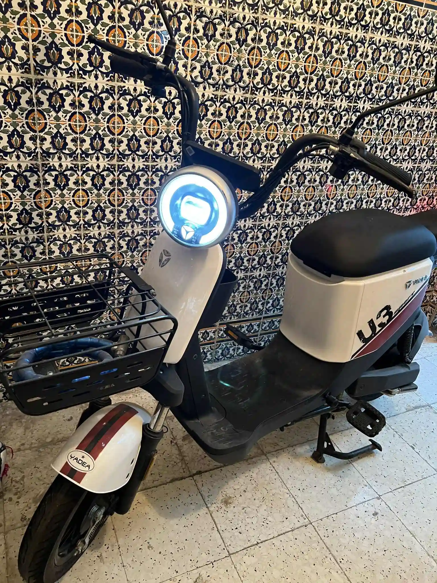 Moto Electrique Vadea à Bab Menara - Vue 2