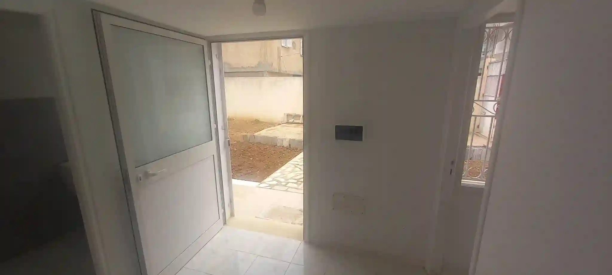 Terrain de 200 m2 Cité Ennasim Hedia Nouira à Cite Ennacim - Vue 1