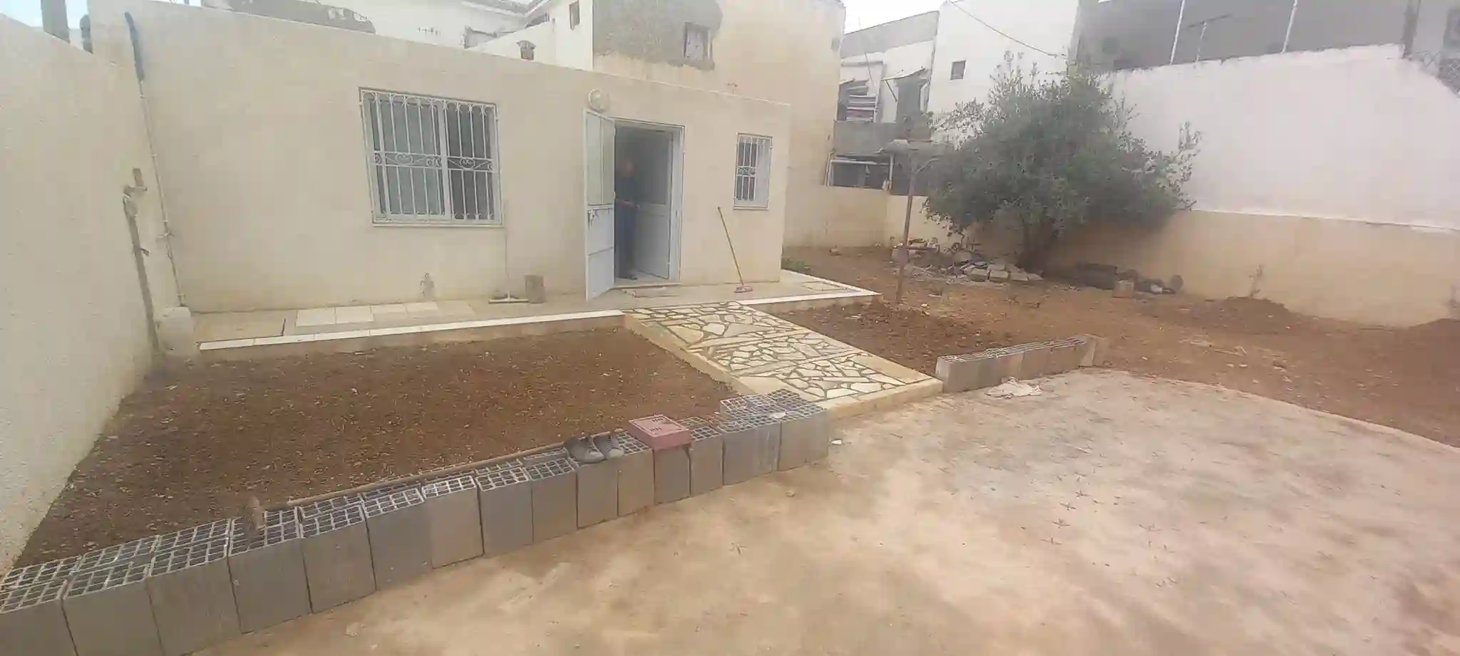 Terrain de 200 m2 Cité Ennasim Hedia Nouira à Cite Ennacim - Vue 2