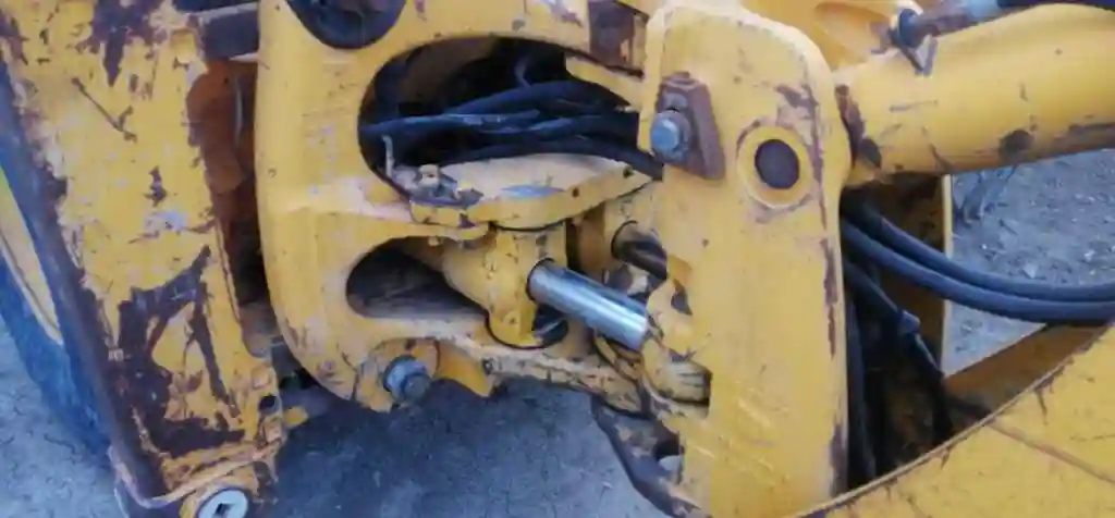Tractopelle Jcb 2001 - Vue 1