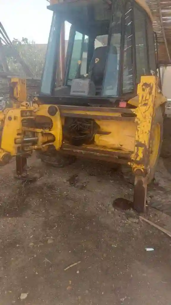 Tractopelle Jcb 2001 - Vue 3