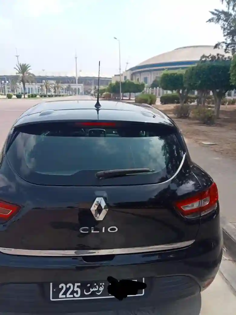 Clio 4 tce 1ère Main à Hammam Lif - Vue 1