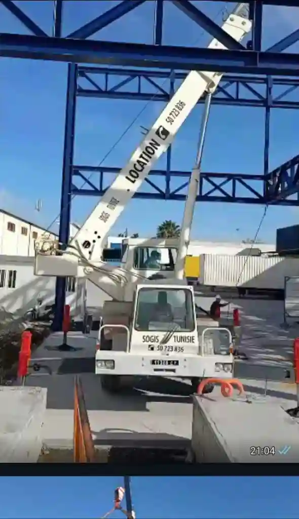 Grue Mobile 25 Tonnes Liebherr Double Cabine - Vue 1