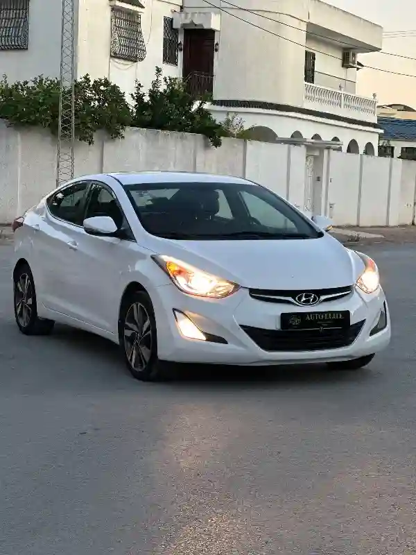 Hyundai Elantra Essence 2015 - Vue 1