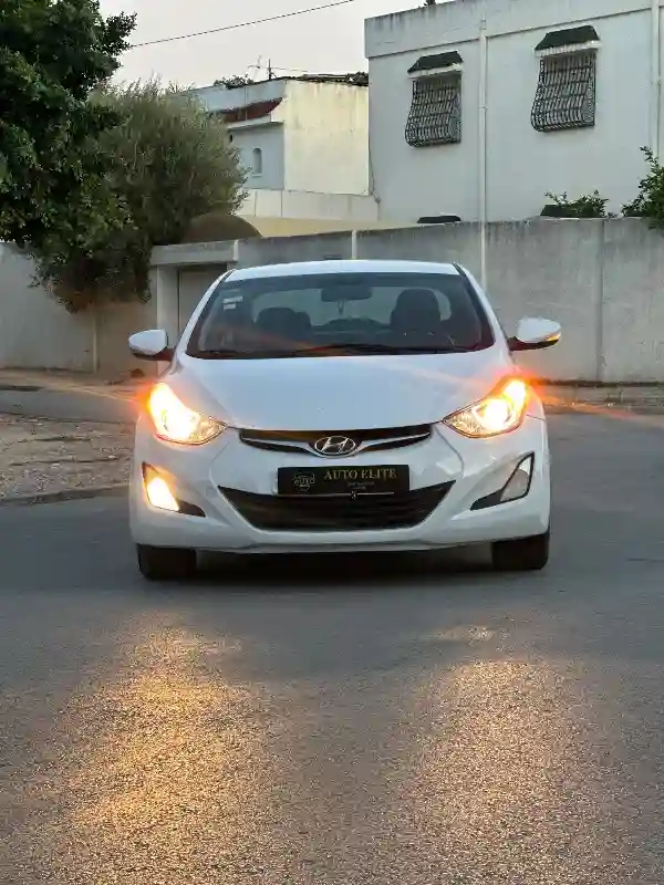 Hyundai Elantra Essence 2015 - Vue 3