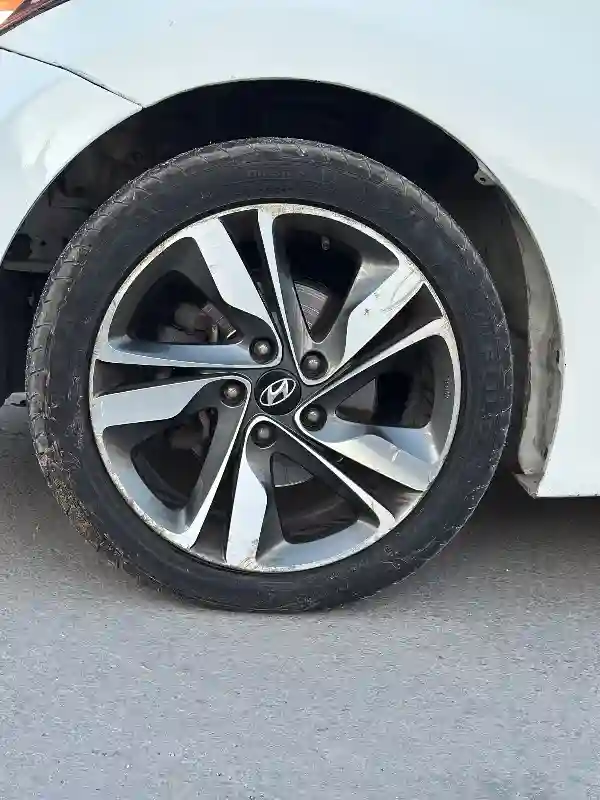 Hyundai Elantra Essence 2015 - Vue 7
