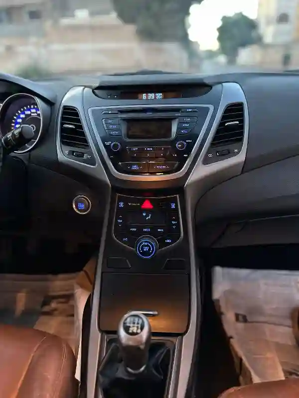 Hyundai Elantra Essence 2015 - Vue 8