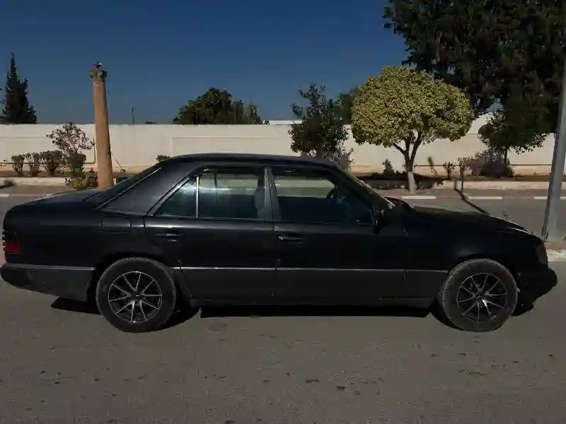 Mercedes 250 Diesel 1985 - Vue 8
