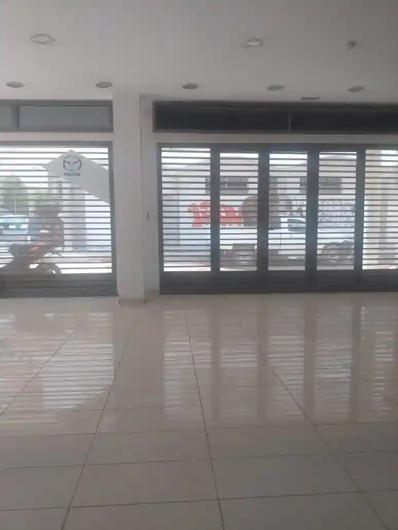 Showroom Équipé Atelier ex Mazda - Vue 2