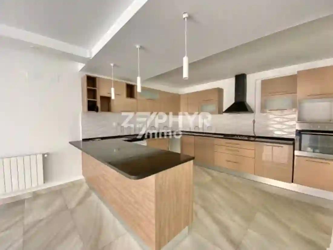 A Louer Rez de Jardin S3 à Gammarth