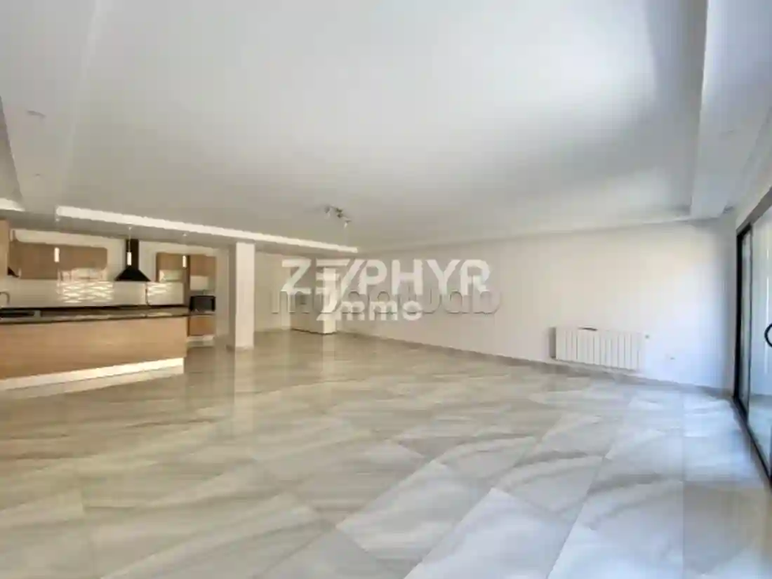 A Louer Rez de Jardin S3 à Gammarth - Vue 2