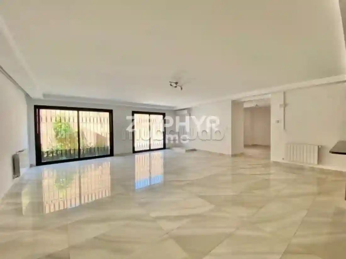 A Louer Rez de Jardin S3 à Gammarth - Vue 3