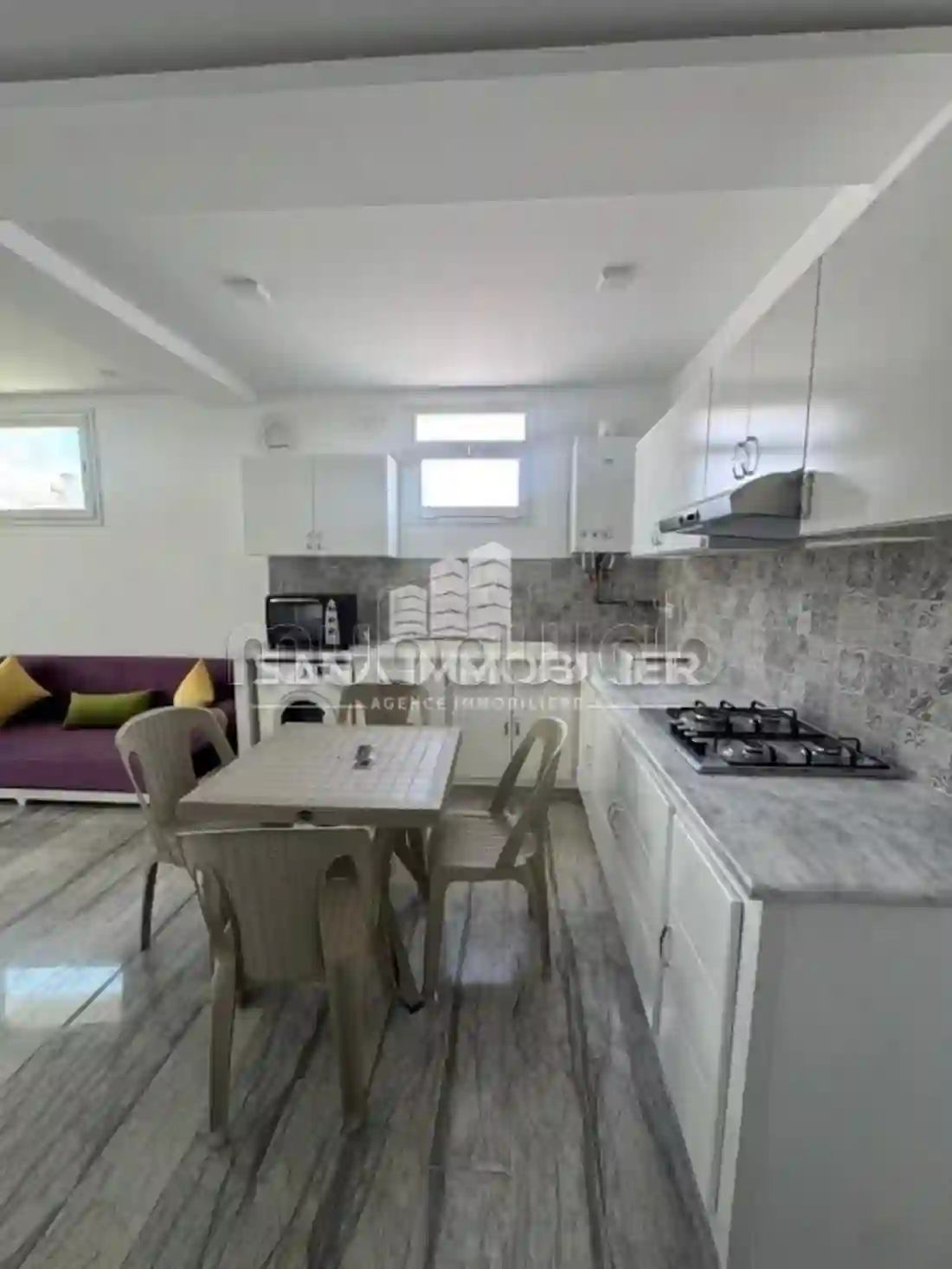 À Louer un Appartement en S2 Occupe le 1er Étage
