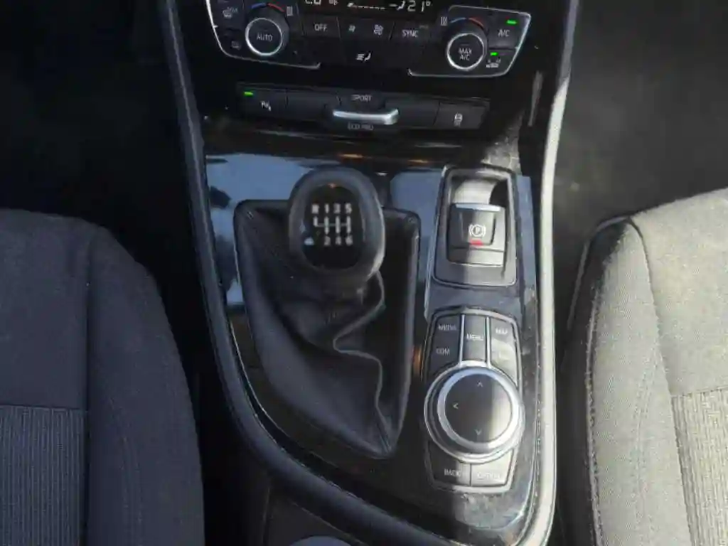 BMW Série 2 216d - Vue 5
