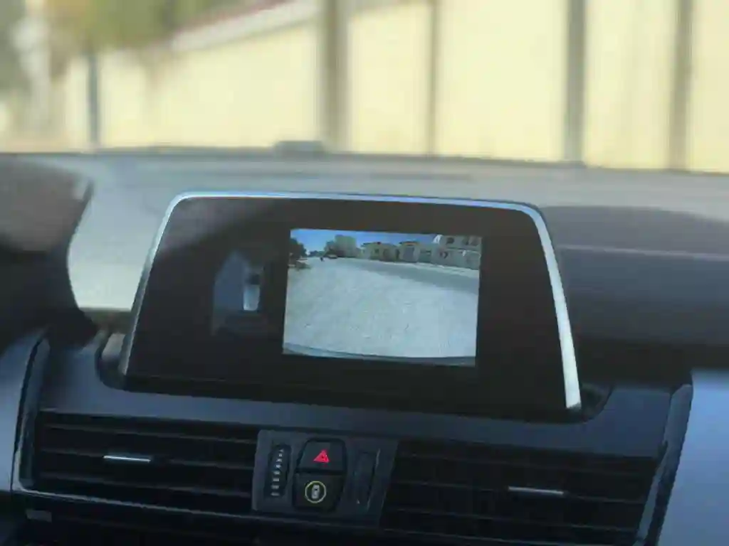 BMW Série 2 216d - Vue 8