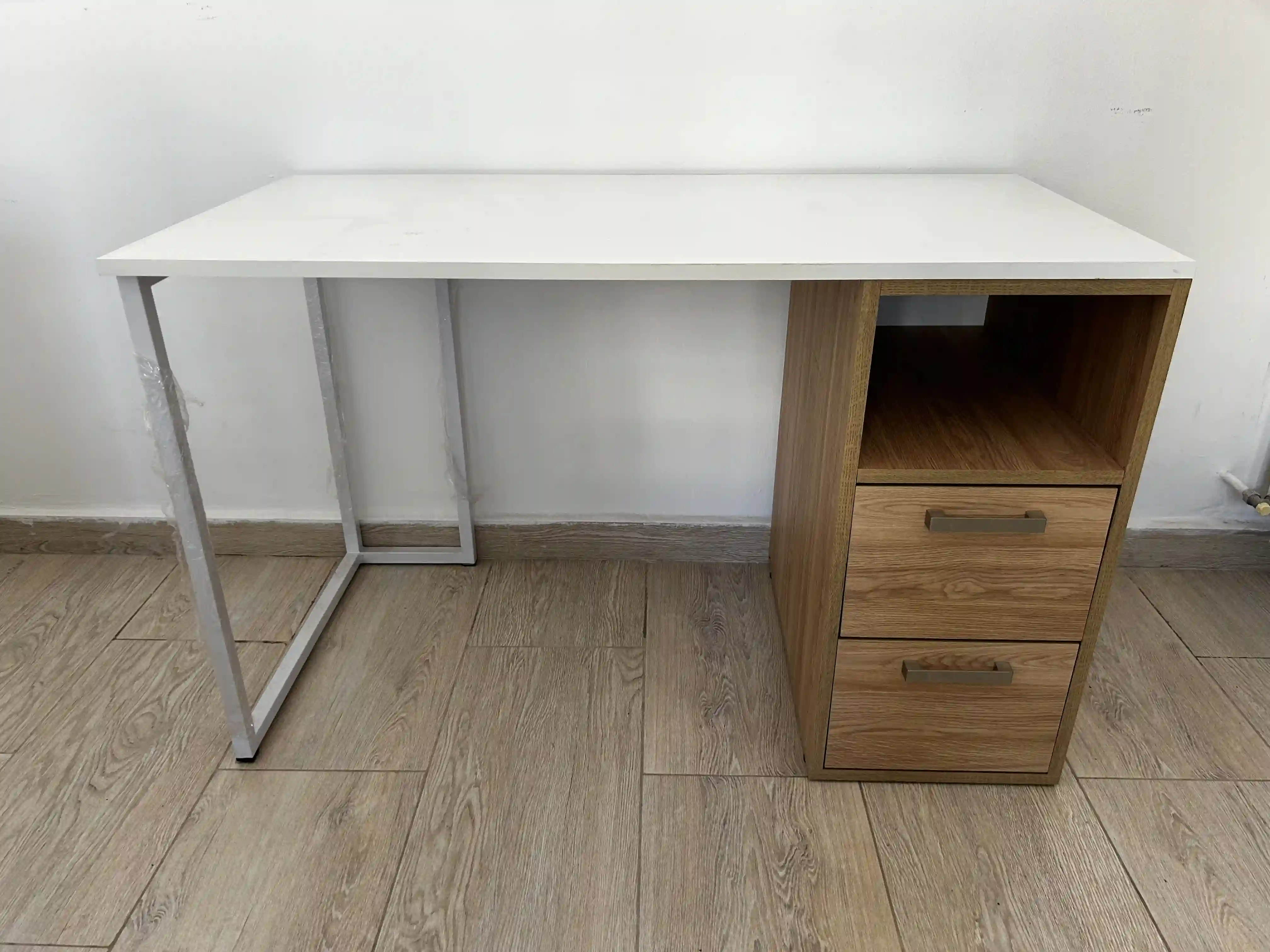Bureau Avec Rangement Neuf à Sidi El Bechir