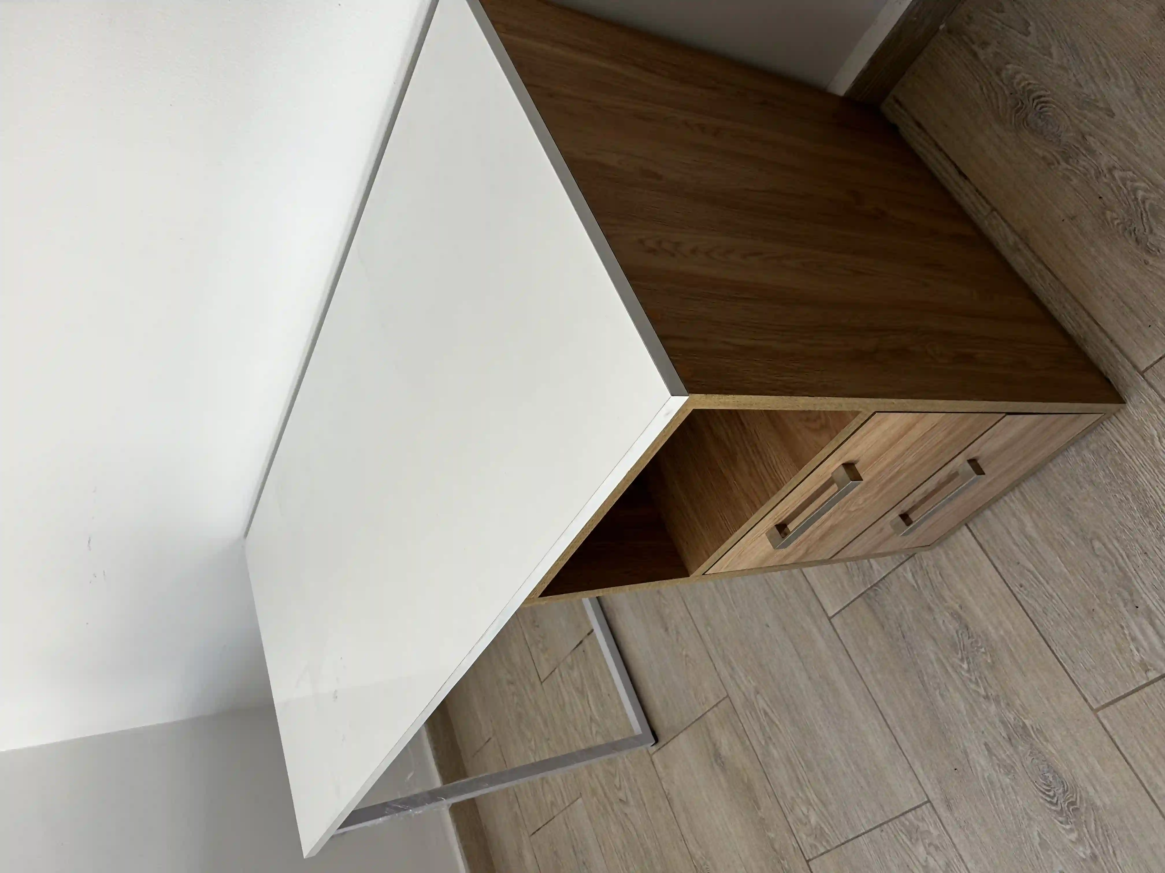 Bureau Avec Rangement Neuf à Sidi El Bechir - Vue 1