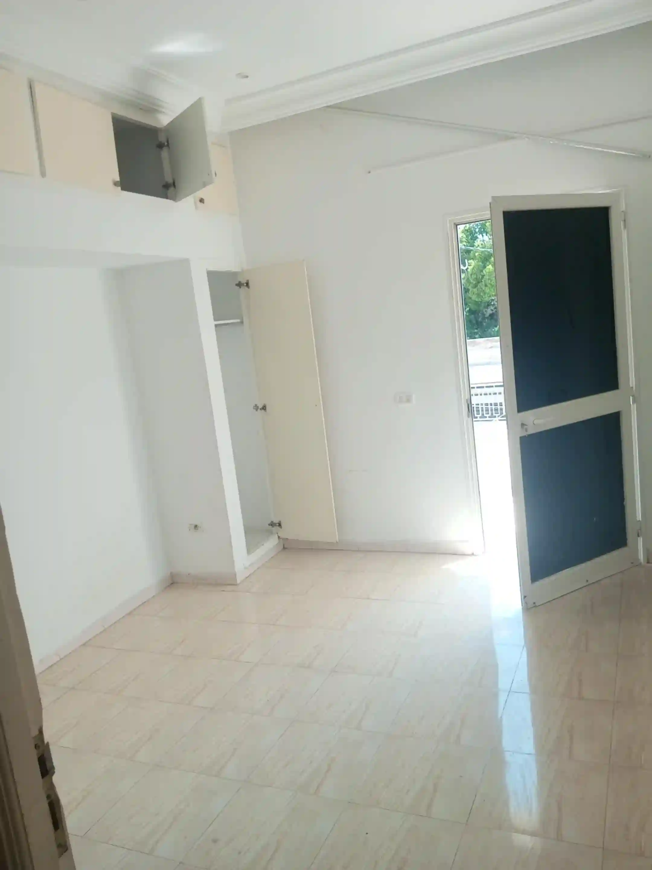 un Studio s+1 au rdc Vide a Louer Situé a Manzah 5 Prés de Marché - Vue 6
