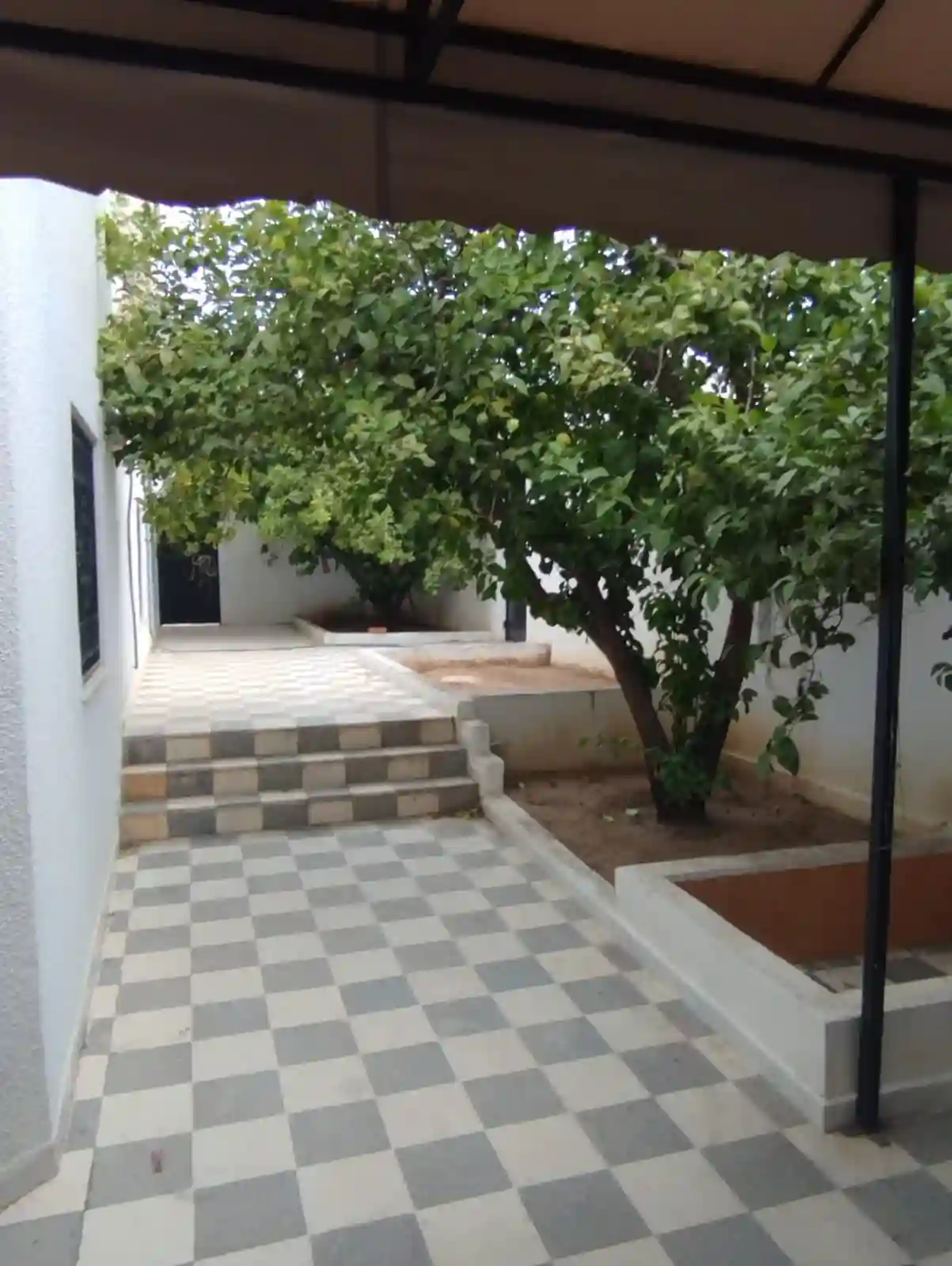 Rez de Chaussée D'une Villa s 3 Avec Jardin à Cite Ennasr 1 - Vue 2