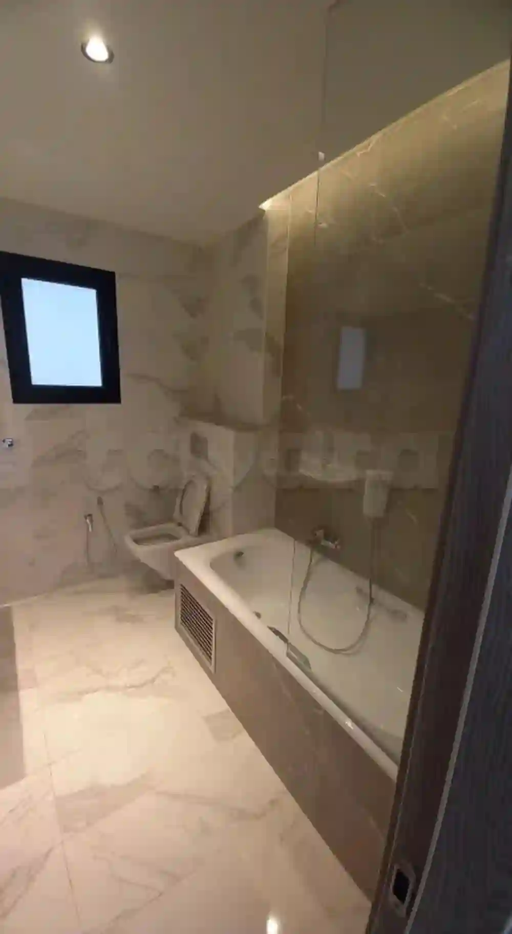 Av s2 Titré la Soukra à La Soukra