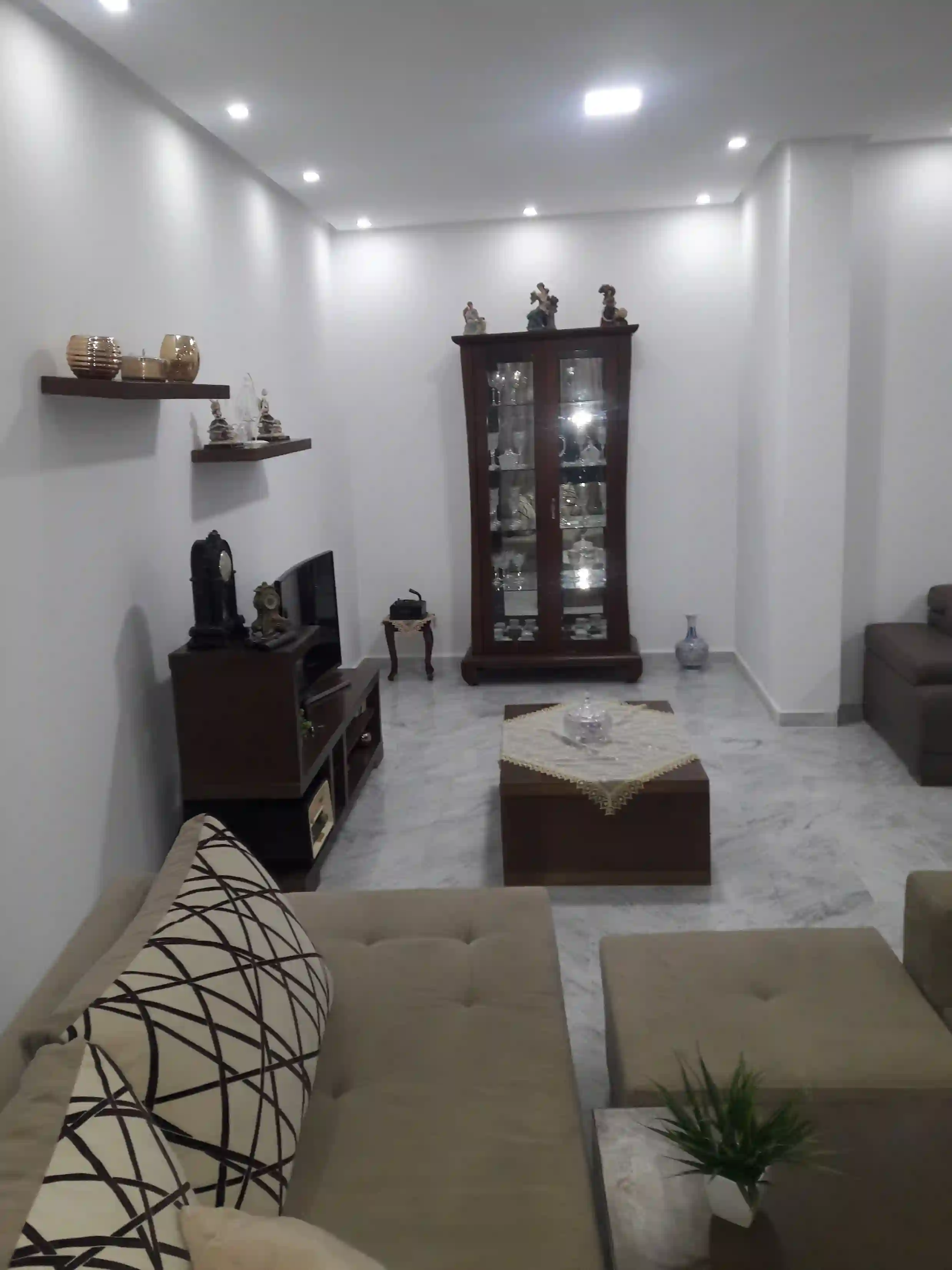 Villa rdc et Étage Indépendant à Cite El Mountazeh