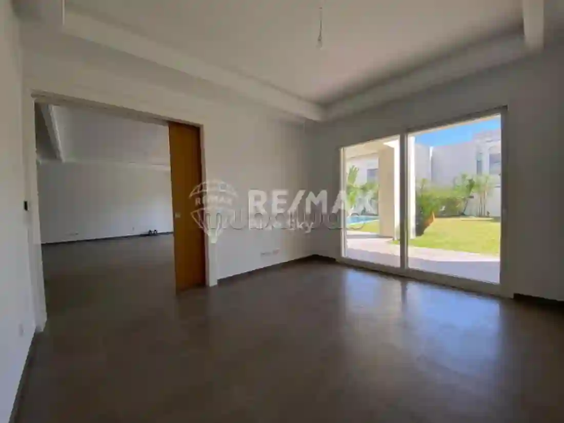 Appartement Avec Piscine à Vendre La Soukra
