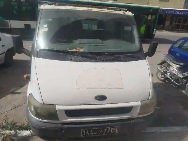 Camion Ford Transit - Vue 4