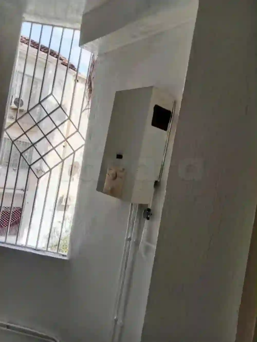 un Appartements s+2 Vide au 1er Étage a Louer Situé a Borj Louzir