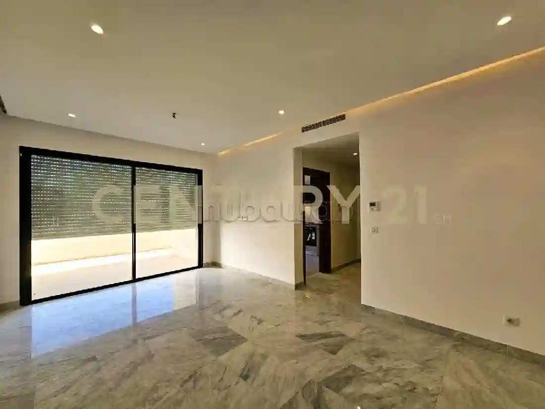A Vendre un s2 Avec Jardin à Chotrana 3