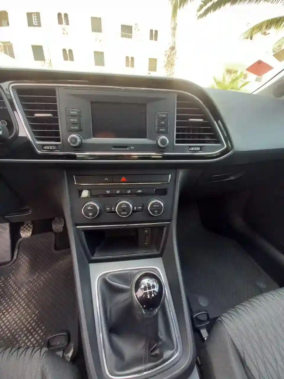 Seat Leon tsi 2016 1 Main à Jardins de Carthage - Vue 1