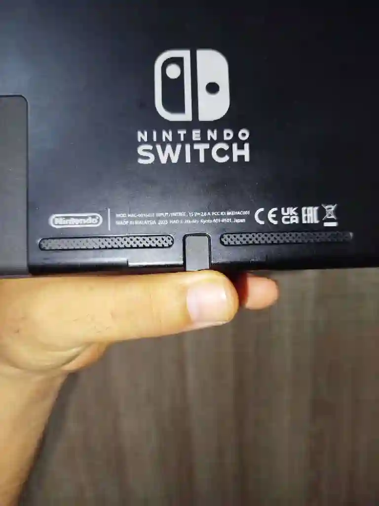 Nintendo Switch V2 Modéle 2023 - Vue 2