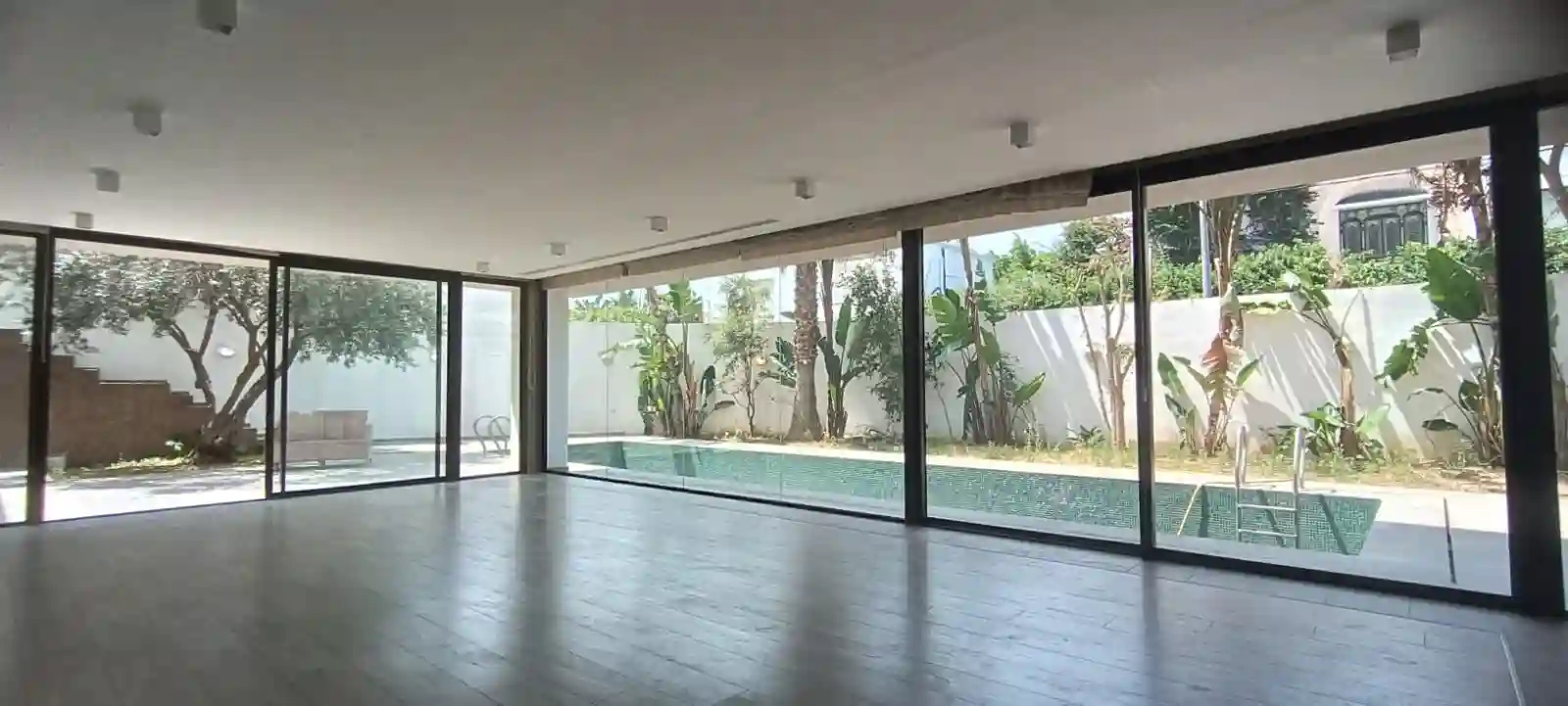 Coquette Villa Avec une Piscine à El Menzah 1 - Vue 4