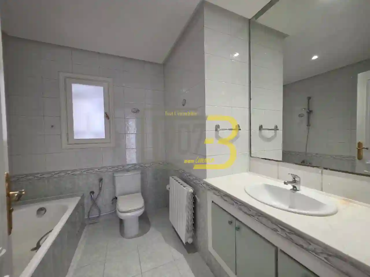 Appartement s3 à Cité Ennasr à Cite Ennasr 2 - Vue 1