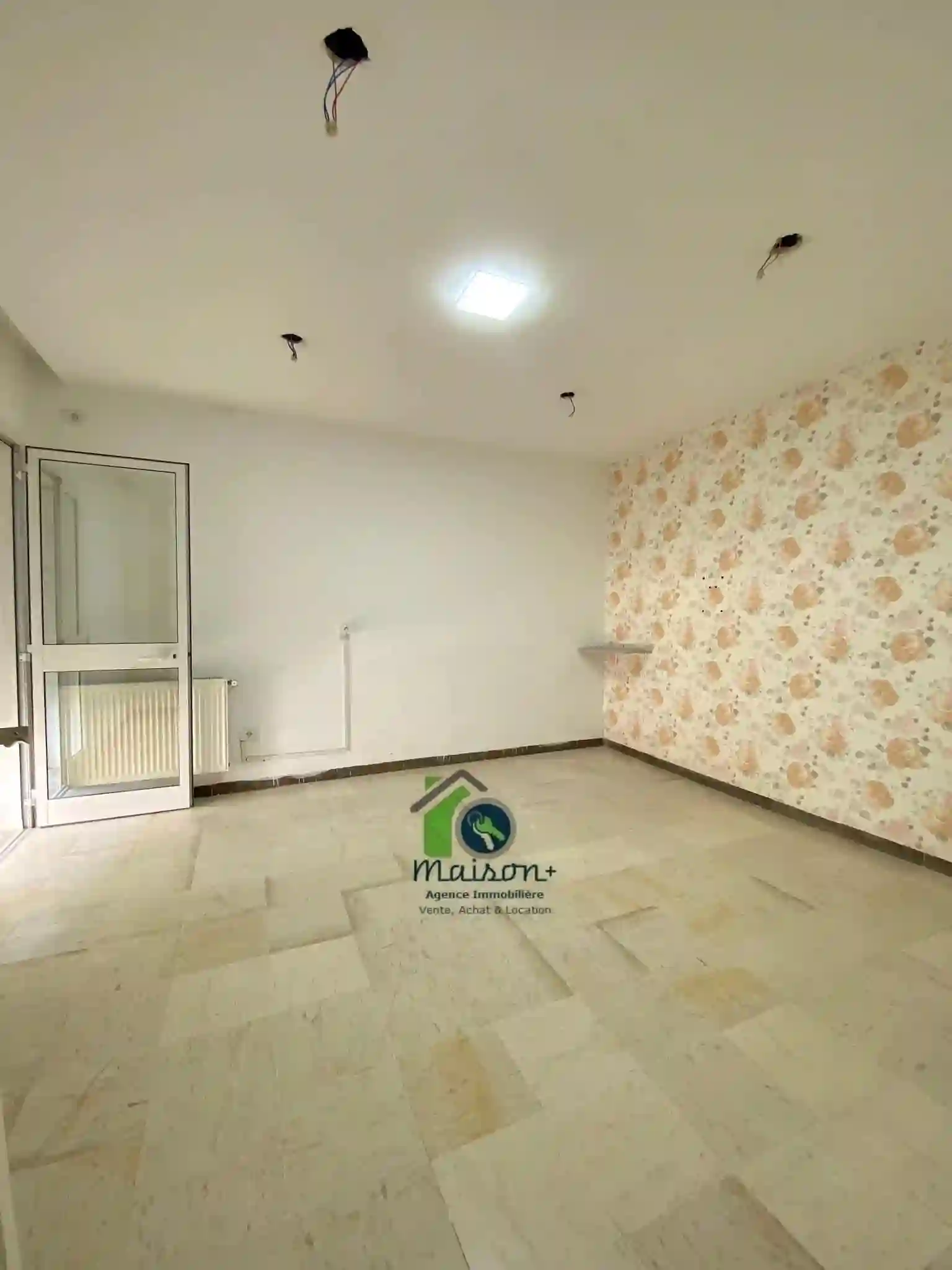 Très Beau Appartement à El Mourouj