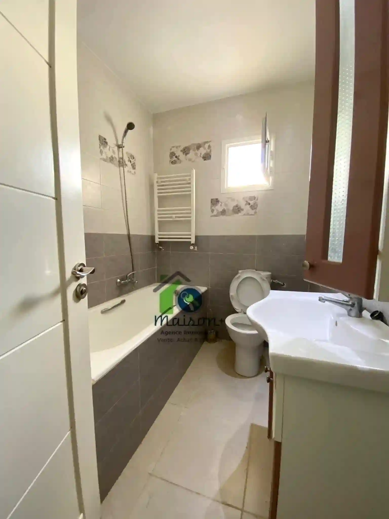 Très Beau Appartement à El Mourouj - Vue 4