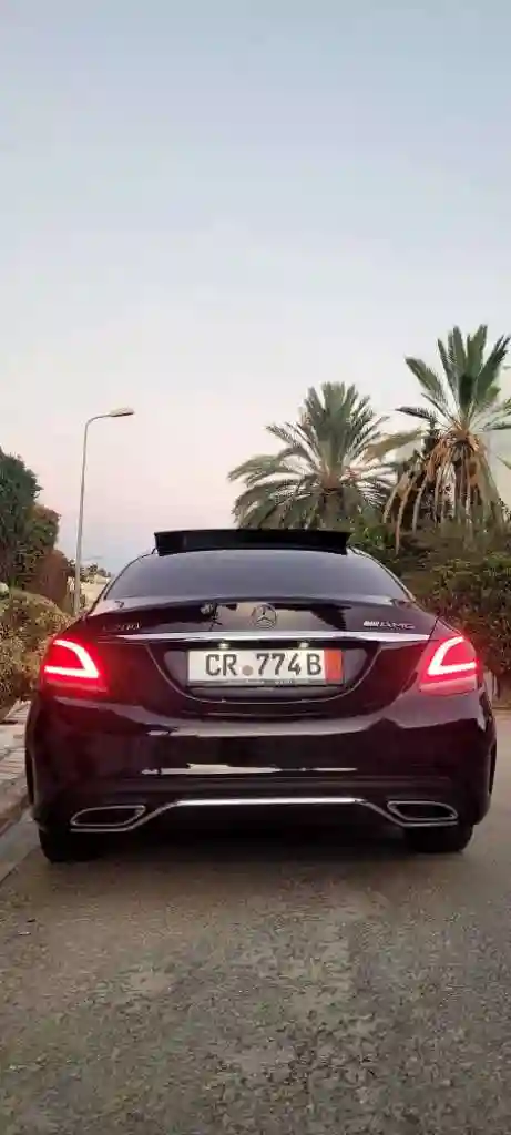 Classe c 200 Essence AMG + - Vue 3