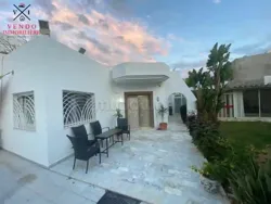 Maison de Rêve Avec Piscine Couverte à Louer