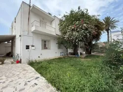 Villa a Usage Commercial à Menzah 5 à El Menzah 5