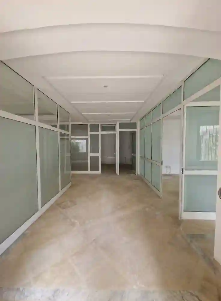 Rezdechaussée de Villa Pour Activité Bureautique à Cite Ennasr 2 - Vue 3