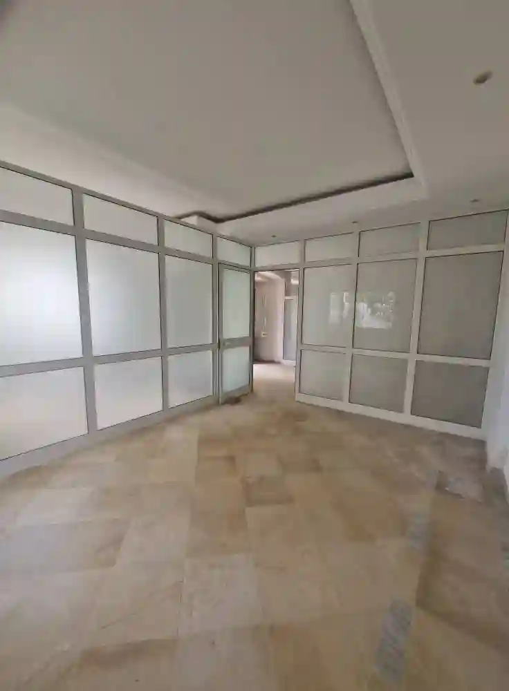 Rezdechaussée de Villa Pour Activité Bureautique à Cite Ennasr 2 - Vue 4