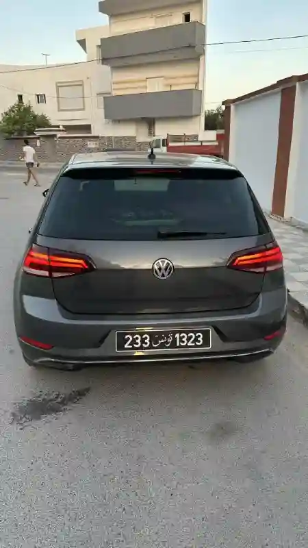Volkswagen Golf Essence 2017 - Vue 2