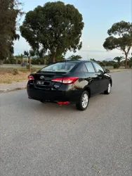 Toyota Yaris Sedan Elegance à Berge Du Lac