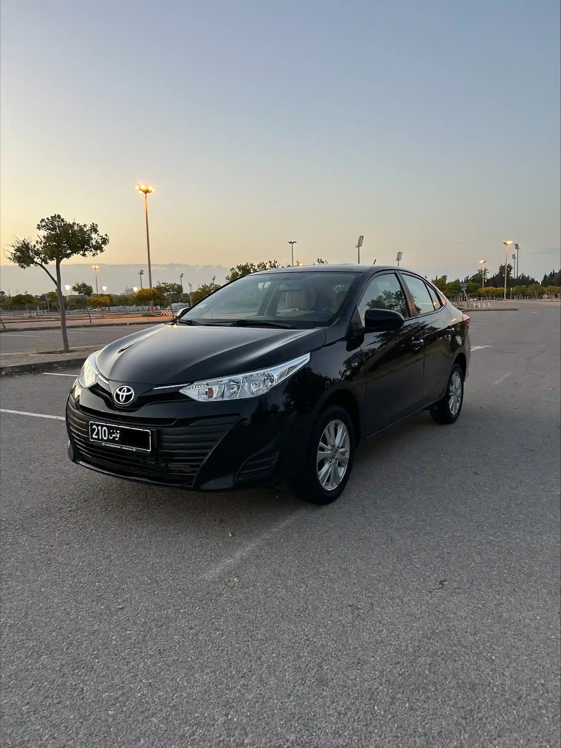 Toyota Yaris Sedan Elegance à Berge Du Lac - Vue 1