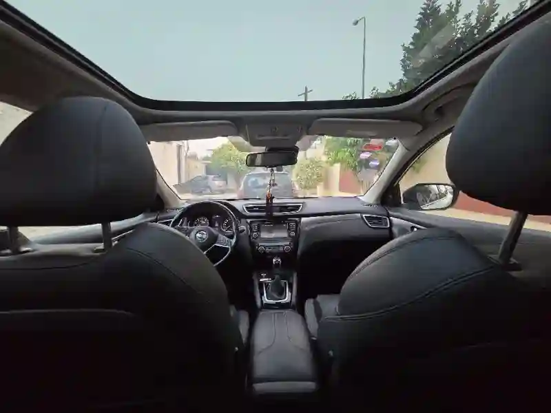 Nissan Qashqai Essence 2018 - Vue 3
