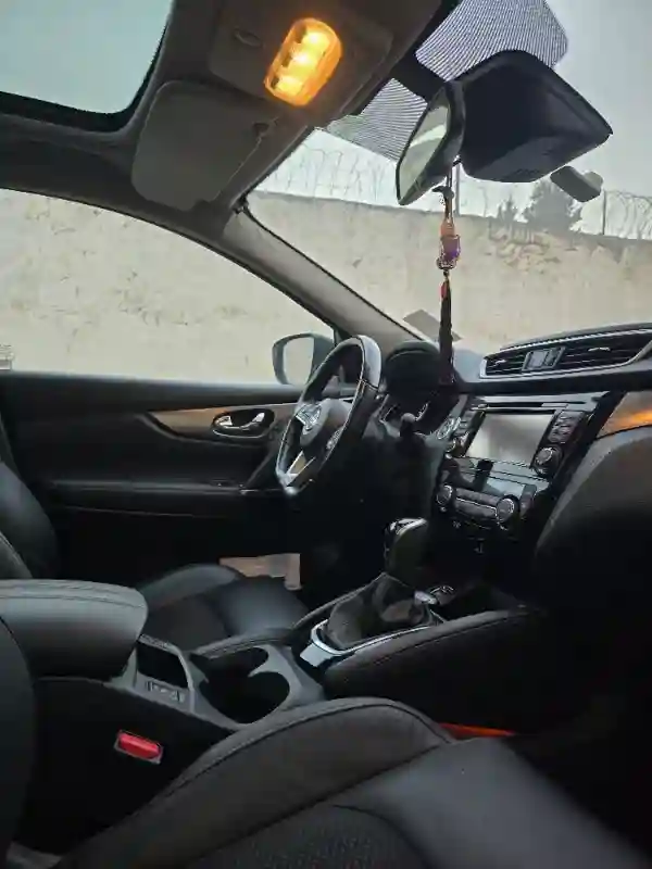 Nissan Qashqai Essence 2018 - Vue 4